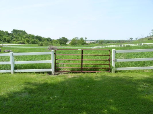 Ranch Style Fence - Vinyl Fence - Prairie Creek Fence